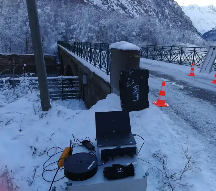 Installation d'équipement de surveillance dans des conditions hivernales